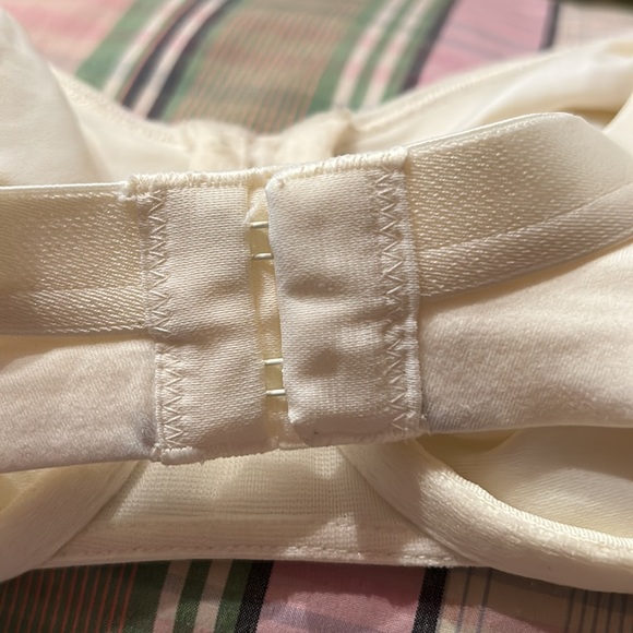 Nylon/Spandex soft cup bra from Modern Movement in Size 42 C. - Picture 8 of 9